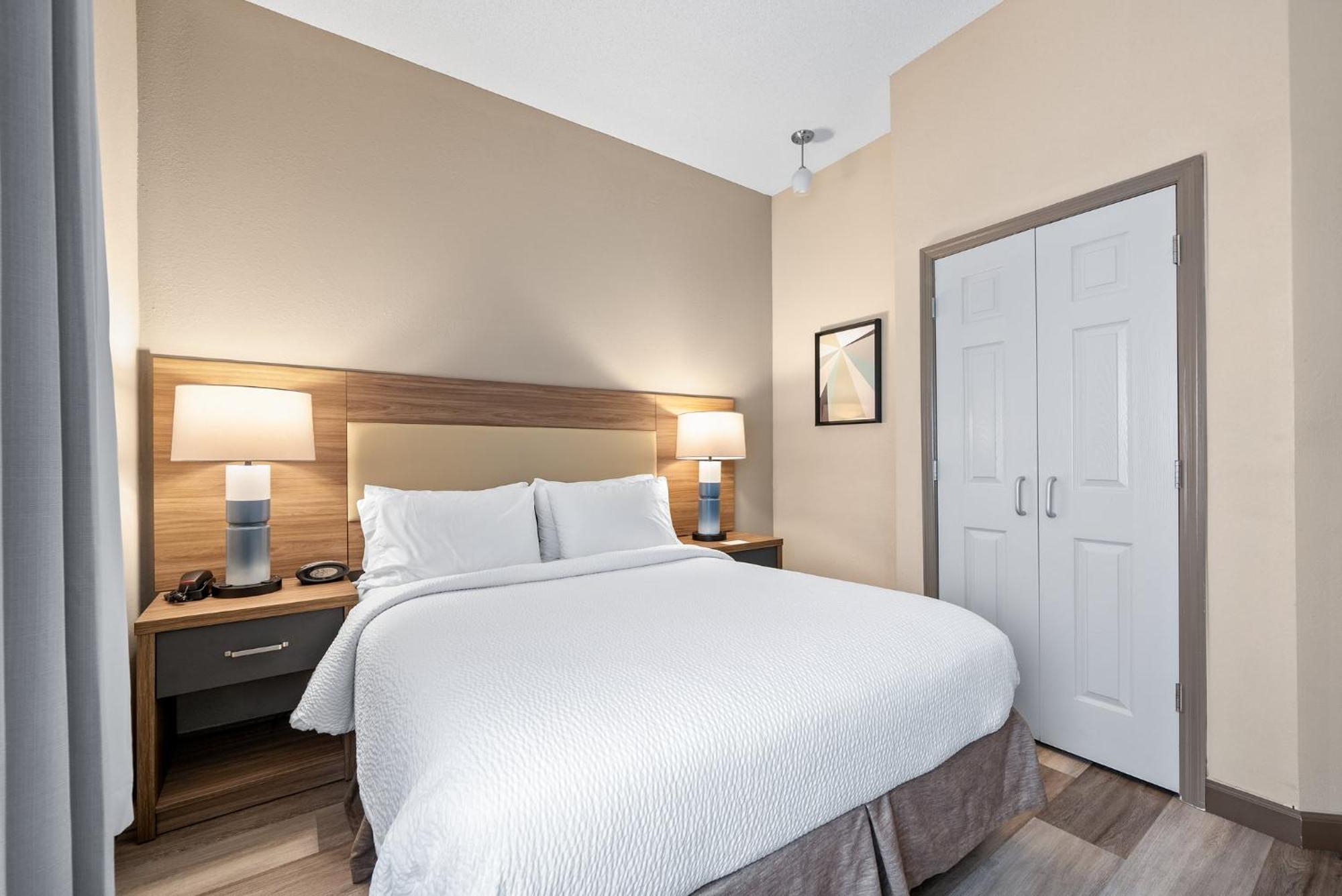 C&lewood Suites Bordentown-Trenton Exterior foto